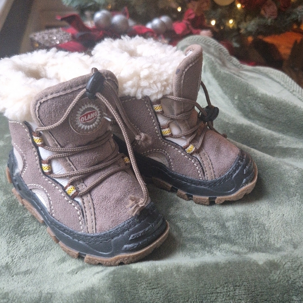 New olang baby/kids Winter Boots size 19